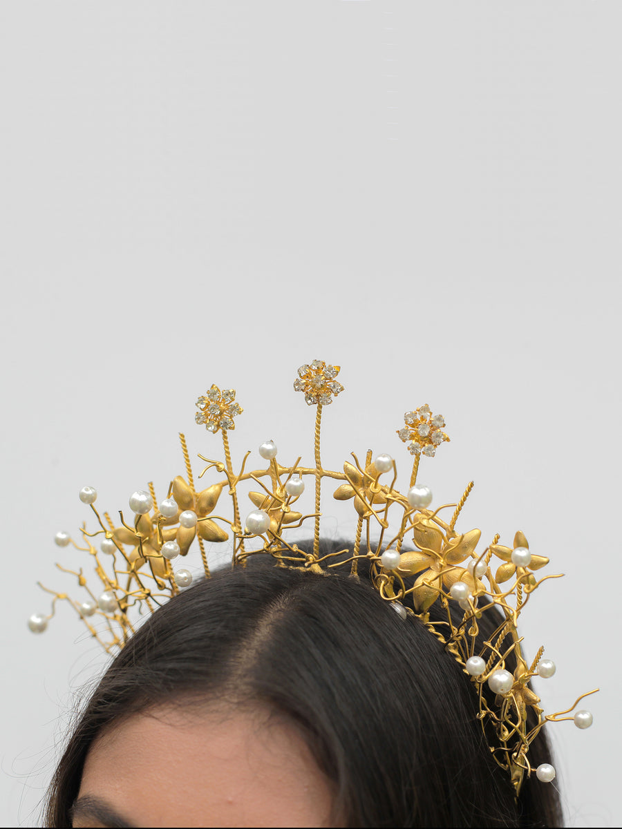 Winds of Change | 2 | Gold Headpiece